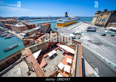 Una vista dalla torre della fortezza della Fortezza Vecchia, Livorno, Italia Foto Stock