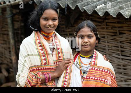 L'immagine della ragazza tribale è stata presa nel villaggio di Odisha, India Foto Stock