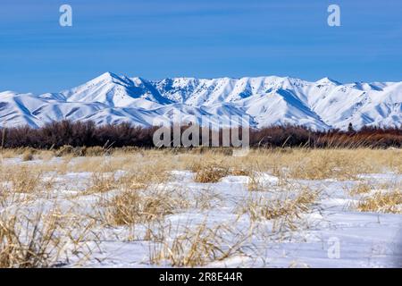 USA, Idaho, Bellevue, vista panoramica del paesaggio con montagne innevate Foto Stock