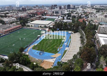 Una vista aerea generale del Drake Stadium nel campus dell'UCLA, sabato 27 maggio 2023, a Los Angeles. Foto Stock