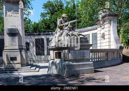 Il City of Portsmouth War Memorial, un monumento commemorativo della prima guerra mondiale a Guildhall Square, Portsmouth, Hampshire, Inghilterra, Regno Unito Foto Stock