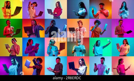 Collage fatto di ritratti di giovani uomini e donne utilizzando diversi gadget per il lavoro e la comunicazione su sfondo multicolore in luce al neon Foto Stock