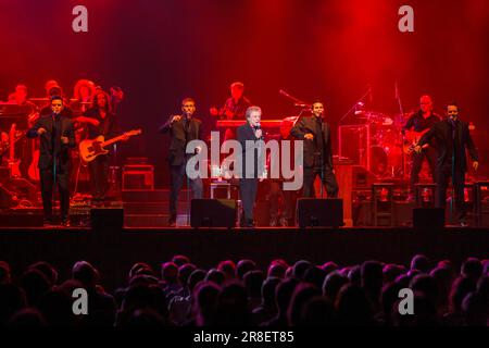 Frankie Valli e le Four Seasons si esibiscono in concerto dal vivo, Vector Arena, Auckland, Nuova Zelanda, giovedì, Aprile 05, 2012. Foto Stock