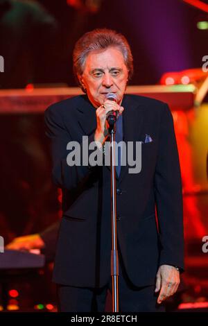 Frankie Valli e le Four Seasons si esibiscono in concerto dal vivo, Vector Arena, Auckland, Nuova Zelanda, giovedì, Aprile 05, 2012. Foto Stock