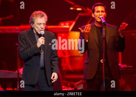 Frankie Valli e le Four Seasons si esibiscono in concerto dal vivo, Vector Arena, Auckland, Nuova Zelanda, giovedì, Aprile 05, 2012. Foto Stock