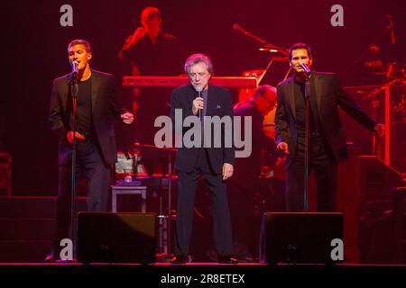 Frankie Valli e le Four Seasons si esibiscono in concerto dal vivo, Vector Arena, Auckland, Nuova Zelanda, giovedì, Aprile 05, 2012. Foto Stock