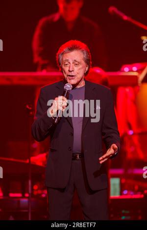 Frankie Valli e le Four Seasons si esibiscono in concerto dal vivo, Vector Arena, Auckland, Nuova Zelanda, giovedì, Aprile 05, 2012. Foto Stock