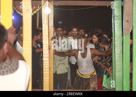 Bhadrak, Odisha , INDIA - 20 GIUGNO 2023 : idolo dall'aspetto divino delle divinità indù Lord Jagannath durante il Festival dei carri. Famoso Rath Yatra (carro Foto Stock