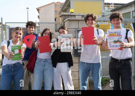 Italia, Arezzo, 21 giugno 2023: Esami di maturità delle scuole superiori 2022. Liceo scientifico Francesco Redi, prima prova scritta degli esami di liceo. Foto © Daiano Cristini/Sintesi/Alamy Live News Foto Stock