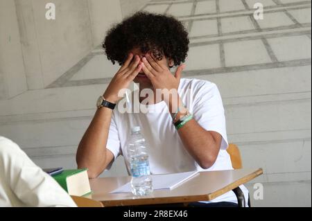 Italia, Arezzo, 21 giugno 2023: Esami di maturità delle scuole superiori 2022. Liceo scientifico Francesco Redi, prima prova scritta degli esami di liceo. Foto © Daiano Cristini/Sintesi/Alamy Live News Foto Stock