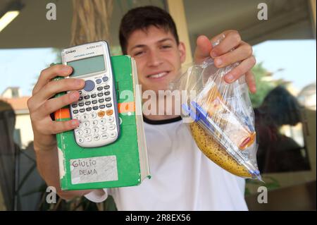 Italia, Arezzo, 21 giugno 2023: Esami di maturità delle scuole superiori 2022. Liceo scientifico Francesco Redi, prima prova scritta degli esami di liceo. Foto © Daiano Cristini/Sintesi/Alamy Live News Foto Stock