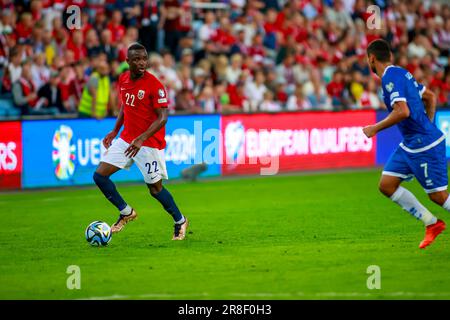 Oslo, Norvegia, 20th giugno 2023. Brice Wembangomo debutta per la Norvegia nella qualificazione UEFA euro 2024 tra Norvegia e Cipro allo stadio Ullevål di Oslo Credit: Frode Arnesen/Alamy Live News Foto Stock