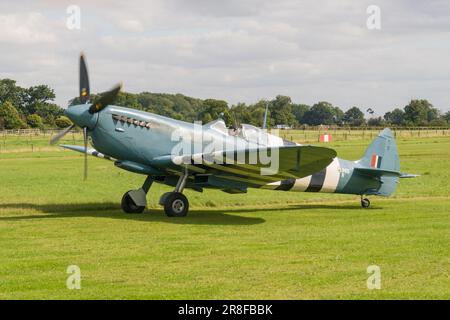 A Flying Day at the Shuttleworth Collection con VICKERS SUPERMARINE SPITFIRE PR XI, Old Warden, Bedfordshire nel 2009 Foto Stock