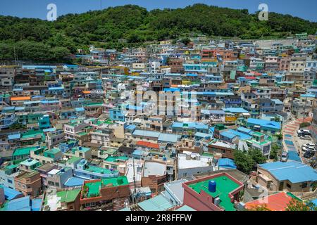 Busan, Corea del Sud - 30 maggio 2023: Viste del villaggio culturale di Gamcheon a Busan, Corea del Sud. Foto Stock