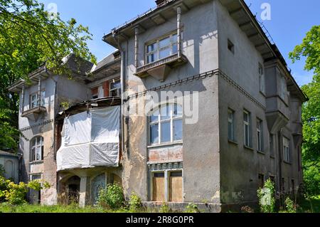 Vecchia casa pronta per la demolizione a Magdeburgo Foto Stock