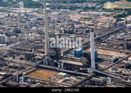 Marl Chemical Park. Nuove centrali a gas per il Parco chimico (edifici blu) . In primo piano si trova la vecchia centrale a carbone Foto Stock