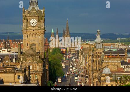 Balmoral Hotel and Princes Street, Vista da Calton Hill, Edimburgo, Lothian, Scozia, Regno Unito Foto Stock