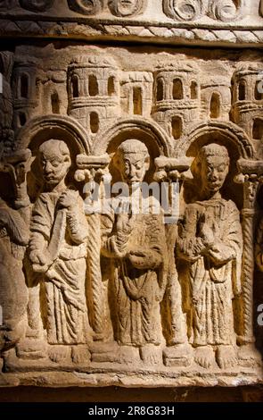 Rilievo romanico nella Iglesia de San Nicolas, San Juan de Ortega, Castiglia e Leon, provincia di Burgos, Spagna Foto Stock