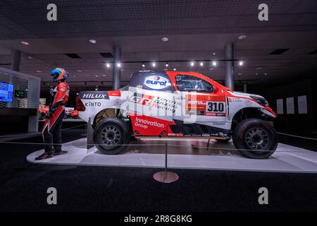 Toyota Hilux con la quale Fernando Alonso ha partecipato al rally Dakar 2020. Foto scattata al Museo Fernando Alonso il 16 maggio 2023, in Spagna. Foto Stock