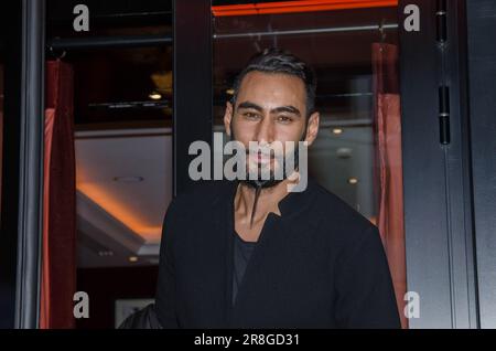 La Fouine le rappeur et chanteur franco-marocain a été aprcu à la sortie d'un Restaurant, avenue Montaigne à Paris 75008, le 8 octobre 2015. Foto Stock