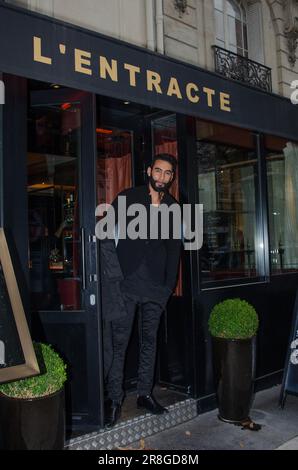 La Fouine le rappeur et chanteur franco-marocain a été aprcu à la sortie d'un Restaurant, avenue Montaigne à Paris 75008, le 8 octobre 2015. Foto Stock