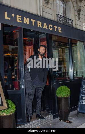 La Fouine le rappeur et chanteur franco-marocain a été aprcu à la sortie d'un Restaurant, avenue Montaigne à Paris 75008, le 8 octobre 2015. Foto Stock