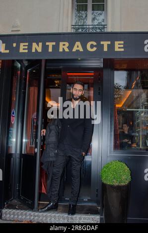 La Fouine le rappeur et chanteur franco-marocain a été aprcu à la sortie d'un Restaurant, avenue Montaigne à Paris 75008, le 8 octobre 2015. Foto Stock