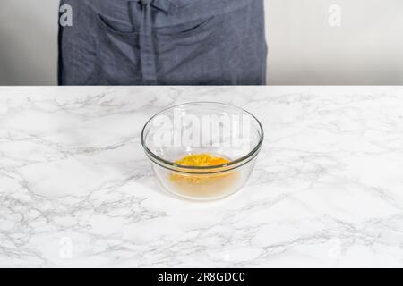 Biscotti al limone con cioccolato bianco Foto Stock