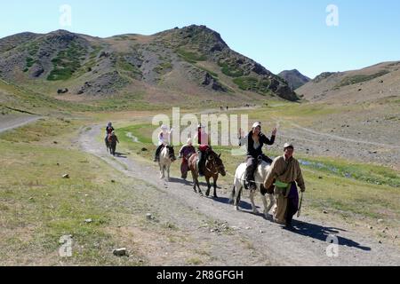 Trekking a cavallo, Yol Valley, deserto del Gobi, Mongolia Foto Stock