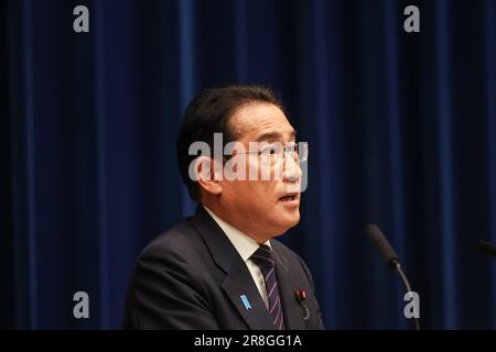 Tokyo, Giappone. 21st giugno, 2023. Il primo ministro giapponese Fumio Kishida interviene durante una conferenza stampa del 21 giugno 2023 a Tokyo. Il sostegno a Kishida e al suo gabinetto è caduto in più sondaggi effettuati la scorsa settimana, ha dichiarato l'agenzia relazioni. (Credit Image: © POOL via ZUMA Press Wire) SOLO PER USO EDITORIALE! Non per USO commerciale! Foto Stock