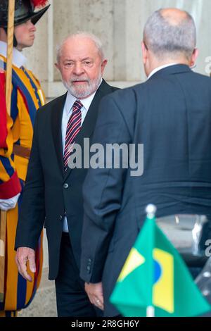 Vaticano, Vaticano. 21st giugno, 2023. Italia, Roma, Vaticano, 2023/6/21.Papa Francesco riceve in udienza privata S.E. il Sig. Luiz Inacio Lula da Silva, Presidente della Repubblica Federale del Brasile al Vaticano Fotografia di Alessia Giuliani/Catholic Press Foto LIMITATA ALL'USO EDITORIALE - NO MARKETING - NO CAMPAGNE PUBBLICITARIE Credit: Independent Photo Agency/Alamy Live News Foto Stock