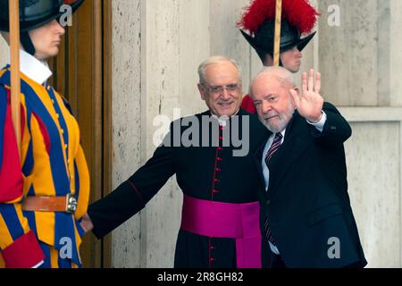 Vaticano, Vaticano. 21st giugno, 2023. Italia, Roma, Vaticano, 2023/6/21.Papa Francesco riceve in udienza privata S.E. il Sig. Luiz Inacio Lula da Silva, Presidente della Repubblica Federale del Brasile al Vaticano Fotografia di Alessia Giuliani/Catholic Press Foto LIMITATA ALL'USO EDITORIALE - NO MARKETING - NO CAMPAGNE PUBBLICITARIE Credit: Independent Photo Agency/Alamy Live News Foto Stock