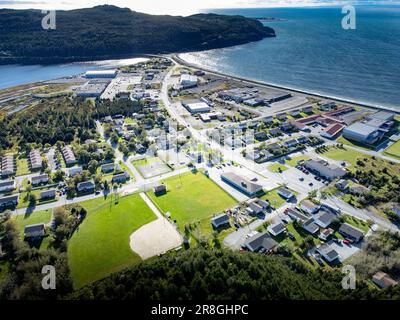 Città aerea di Placentia Terranova con vista su diamanti da baseball e campi sportivi con spiagge sabbiose in Canada Atlantico. Foto Stock