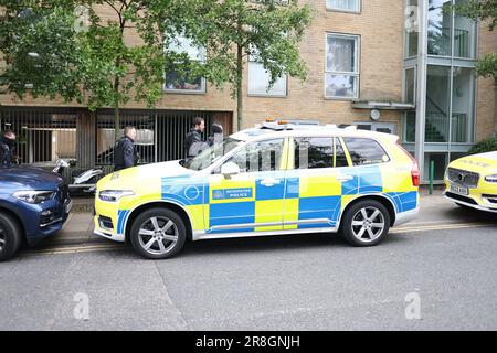 *** EXCLUSIVE *** SI APPLICANO TARIFFE SPECIALI *** 21/06/2023. Londra, Regno Unito. Polizia armata al Central Middlesex Hospital di Londra occidentale in quello che viene descritto come un 'incidente maggiore'. Photo credit: Ben Cawthra/Sipa USA **NO UK SALES** Foto Stock