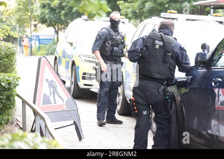 *** EXCLUSIVE *** SI APPLICANO TARIFFE SPECIALI *** 21/06/2023. Londra, Regno Unito. Polizia armata al Central Middlesex Hospital di Londra occidentale in quello che viene descritto come un 'incidente maggiore'. Photo credit: Ben Cawthra/Sipa USA **NO UK SALES** Foto Stock