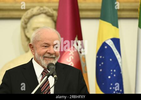 Roma, Italia. 21st giugno, 2023. Incontro con il Presidente della Repubblica Federativa del Brasile Luiz Inacio Lula da Silva e il sindaco di Roma Roberto Gualtieri, 21 giugno 2023, Sala della Protomoteca, Roma, Italia. Credit: Live Media Publishing Group/Alamy Live News Foto Stock