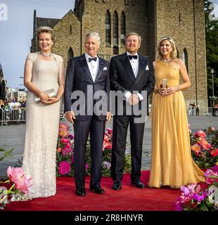 BRUXELLES - Re Willem-Alexander e Regina Maxima e il re belga Philippe e la regina Mathilde prima di un concerto nella casa di cultura Flaey. Come ringraziamento, la coppia reale olandese ha offerto il concerto dell'orchestra d'archi di Amsterdam Sinfonietta. La coppia reale olandese sta facendo una visita di Stato di tre giorni nel paese su invito del re belga Philippe e della regina Mathilde. ANP REMKO DE WAAL olanda fuori - belgio fuori Foto Stock