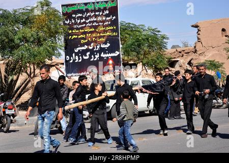 Iran. Nain. Processione di Muharram Foto Stock