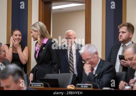 Washington, Stato di Vereinigte. 21st giugno, 2023. Il Consiglio speciale John Durham arriva per un Comitato della Camera nell'udienza giudiziaria sul rapporto del Consiglio speciale John Durham nel Rayburn House Office Building a Washington, DC, mercoledì 21 giugno 2023. Credit: Rod Lammey/CNP/dpa/Alamy Live News Foto Stock