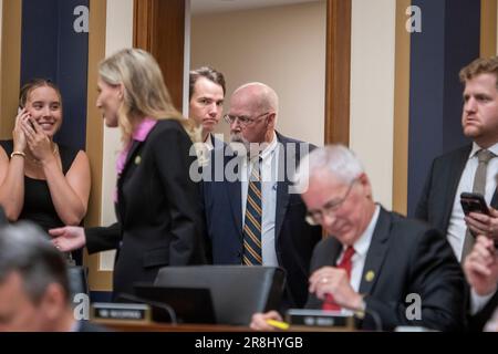 Washington, Stato di Vereinigte. 21st giugno, 2023. Il Consiglio speciale John Durham arriva per un Comitato della Camera nell'udienza giudiziaria sul rapporto del Consiglio speciale John Durham nel Rayburn House Office Building a Washington, DC, mercoledì 21 giugno 2023. Credit: Rod Lammey/CNP/dpa/Alamy Live News Foto Stock