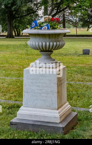 Memorial Urn, primo reggimento della fanteria del Minnesota, Soldiers National Cemetery, Gettysburg Pennsylvania USA Foto Stock