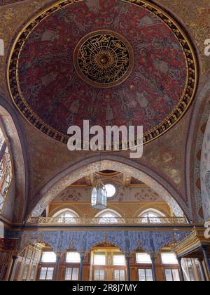 Tetto della sala Imperiale, sala del Trono, Harem, Palazzo Topkapi, quartiere di Fatih, Istanbul, Turchia. Camera Golden elaborate Foto Stock