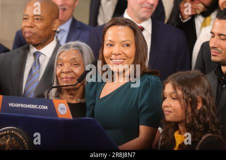 NY, Stati Uniti. 26th maggio, 2023. City Hall, New York, USA, 26 maggio 2023 - il sindaco di New York Eric Adams ha annunciato oggi la nomina di Ana Almanzar come viceministro per iniziative strategiche, succedendo al precedente viceministro ed attuale primo viceministro Sheena Wright al City Hall venerdì 26 maggio 2023. Foto: Luiz Rampelotto/EuropaNewswire (Credit Image: © Luiz Rampelotto/ZUMA Press Wire) SOLO PER USO EDITORIALE! Non per USO commerciale! Foto Stock