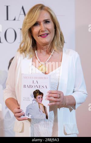 Nieves Herrero partecipa al photocall della presentazione del libro ''la Baronesa'' presso l'hotel Palace di Madrid il 21 giugno 2023, Spagna Foto Stock