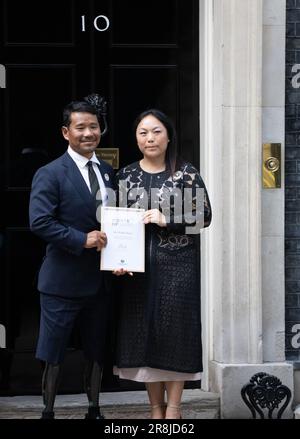 Londra, Regno Unito. 21st giugno, 2023. Hari Budha Magar, ex Gurkha e primo doppio amputee a salire sul Monte Everest riceve il suo premio Points of Light a 10 Downing Street London UK Credit: Ian Davidson/Alamy Live News Foto Stock