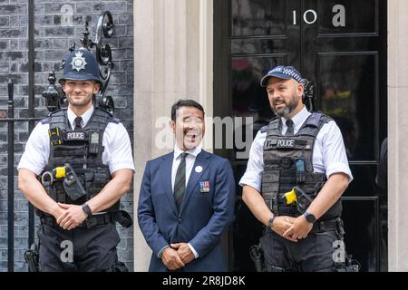 Londra, Regno Unito. 21st giugno, 2023. Hari Budha Magar, ex Gurkha e primo doppio amputee a salire sul Monte Everest riceve il suo premio Points of Light a 10 Downing Street London UK Credit: Ian Davidson/Alamy Live News Foto Stock