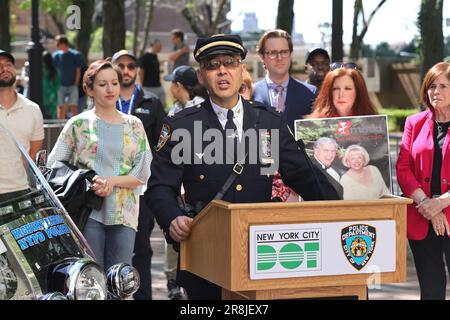 NY, Stati Uniti. 26th maggio, 2023. One Police Plaza, New York, USA, 26 maggio 2023 - New York City Department of Transportation (NYC DOT), New York City Police Department (NYPD), E la NYC Taxi and Limousine Commission (TLC) si trovava oggi fuori da una piazza della polizia per annunciare importanti iniziative per ridurre la velocità e la guida ubriaca prima del fine settimana del Memorial Day a New York. Foto: Luiz Rampelotto/EuropaNewswire (Credit Image: © Luiz Rampelotto/ZUMA Press Wire) SOLO PER USO EDITORIALE! Non per USO commerciale! Foto Stock