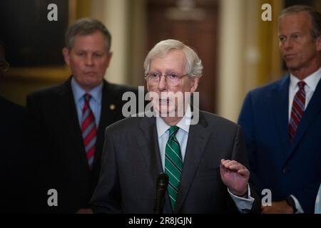 Washington, Stati Uniti d'America. 21st giugno, 2023. Mitch McConnell (Repubblicano del Kentucky), leader della minoranza del Senato degli Stati Uniti, offre commenti durante la conferenza stampa del pranzo politico del Senato Repubblicano, al Campidoglio degli Stati Uniti a Washington, DC, mercoledì 21 giugno 2023. Credit: Rod Lammey/CNP/Sipa USA Credit: Sipa USA/Alamy Live News Foto Stock