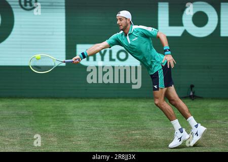 Halle, Germania. 21st giugno, 2023. JAN-LENNARD STRUFF (GER) in azione contro R. Safiullin (RUS) durante la loro partita al Terra Wortmann Open al Gerry Weber Sportpark OWL Arena di Halle, Germania. Struff ha vinto 6:1, 7:6. (Credit Image: © Mathias Schulz/ZUMA Press Wire) SOLO PER USO EDITORIALE! Non per USO commerciale! Foto Stock