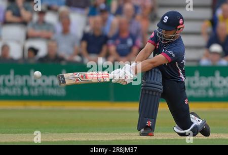 Northampton 21-Giugno 2023 : Ricardo Vasconcelos del Northamptonshire in azione battendo durante la partita di Blast Vitality T20 tra Northamptonshire Steelbacks vs Derbyshire Falcons al County Ground Northampton Inghilterra . Foto Stock